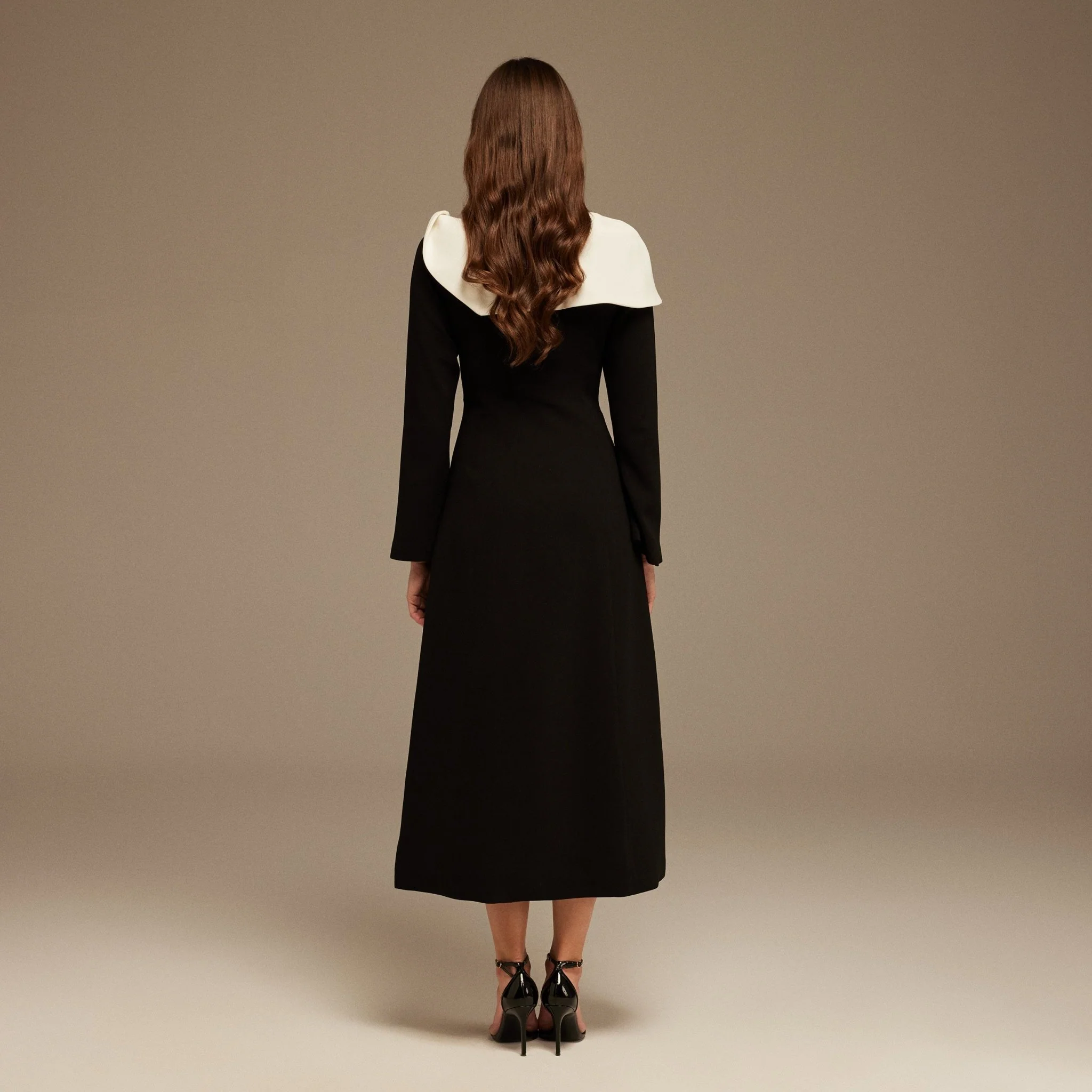 Black and White Folded Neck Long Sleeve Crepe Dress - Image 5