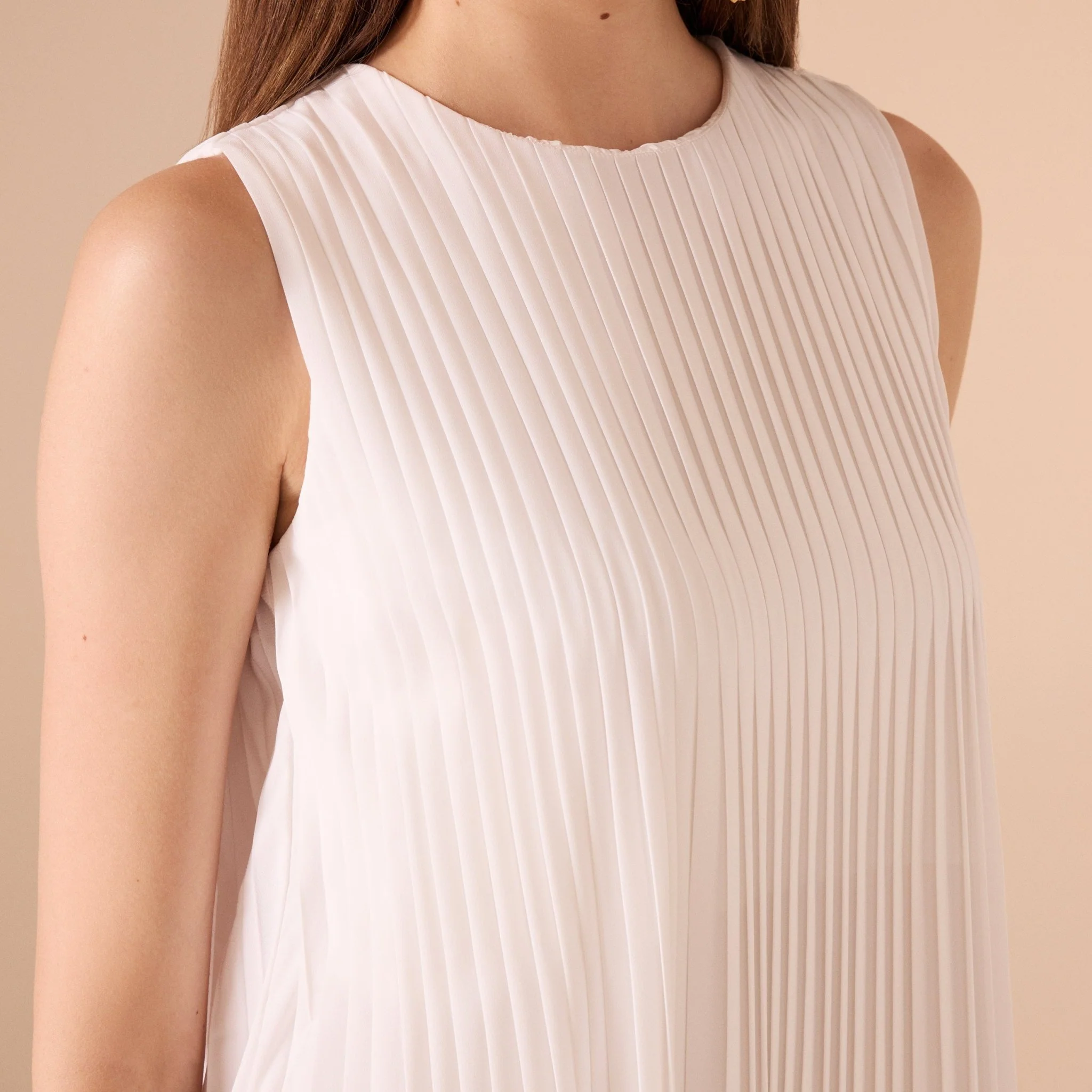 Sleeveless Crepe Pleated Dress - Image 12
