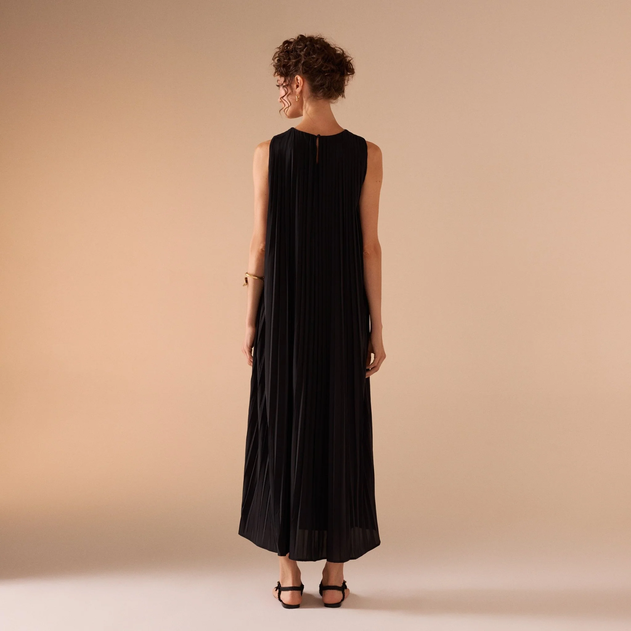 Sleeveless Crepe Pleated Dress - Image 3