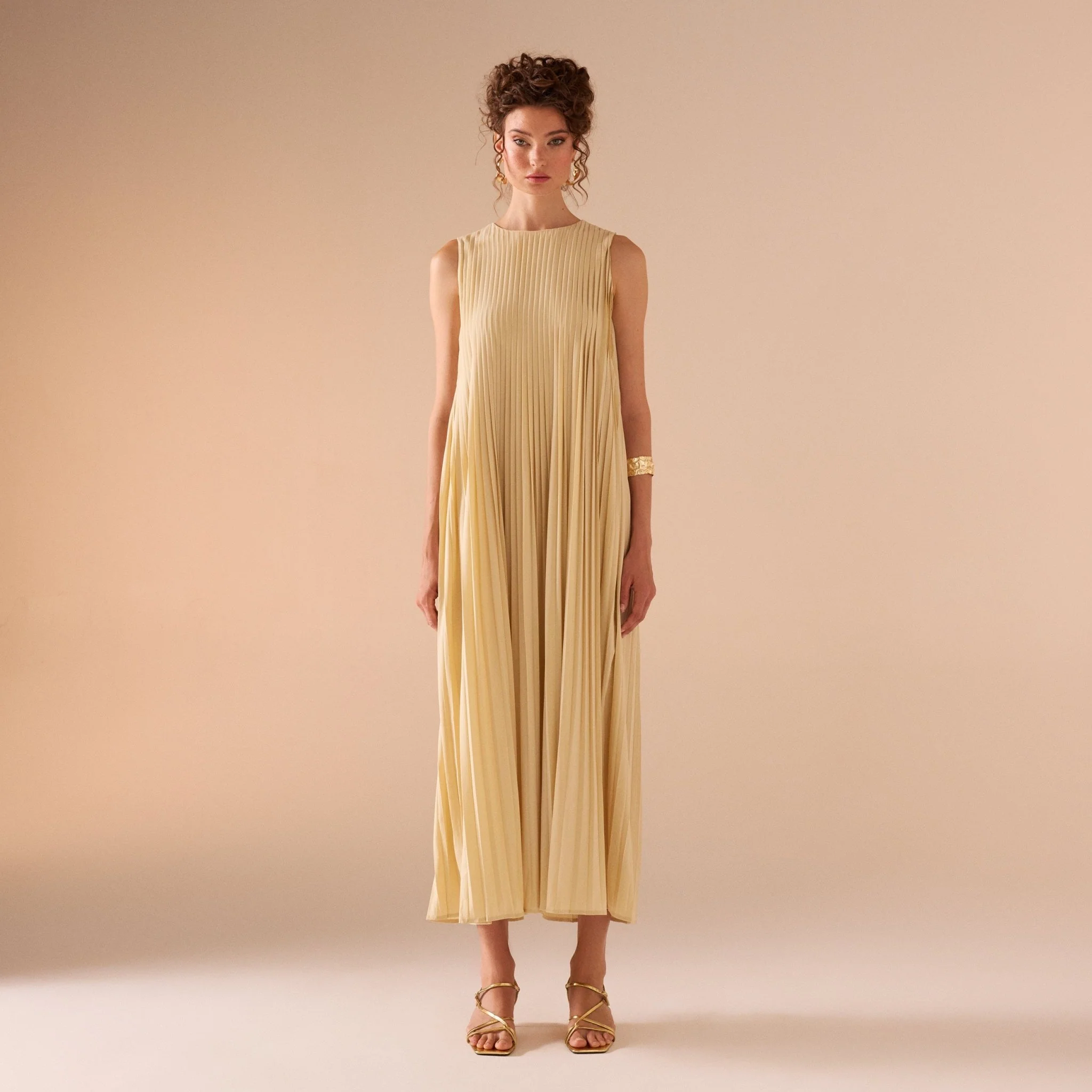 Sleeveless Crepe Pleated Dress - Image 5