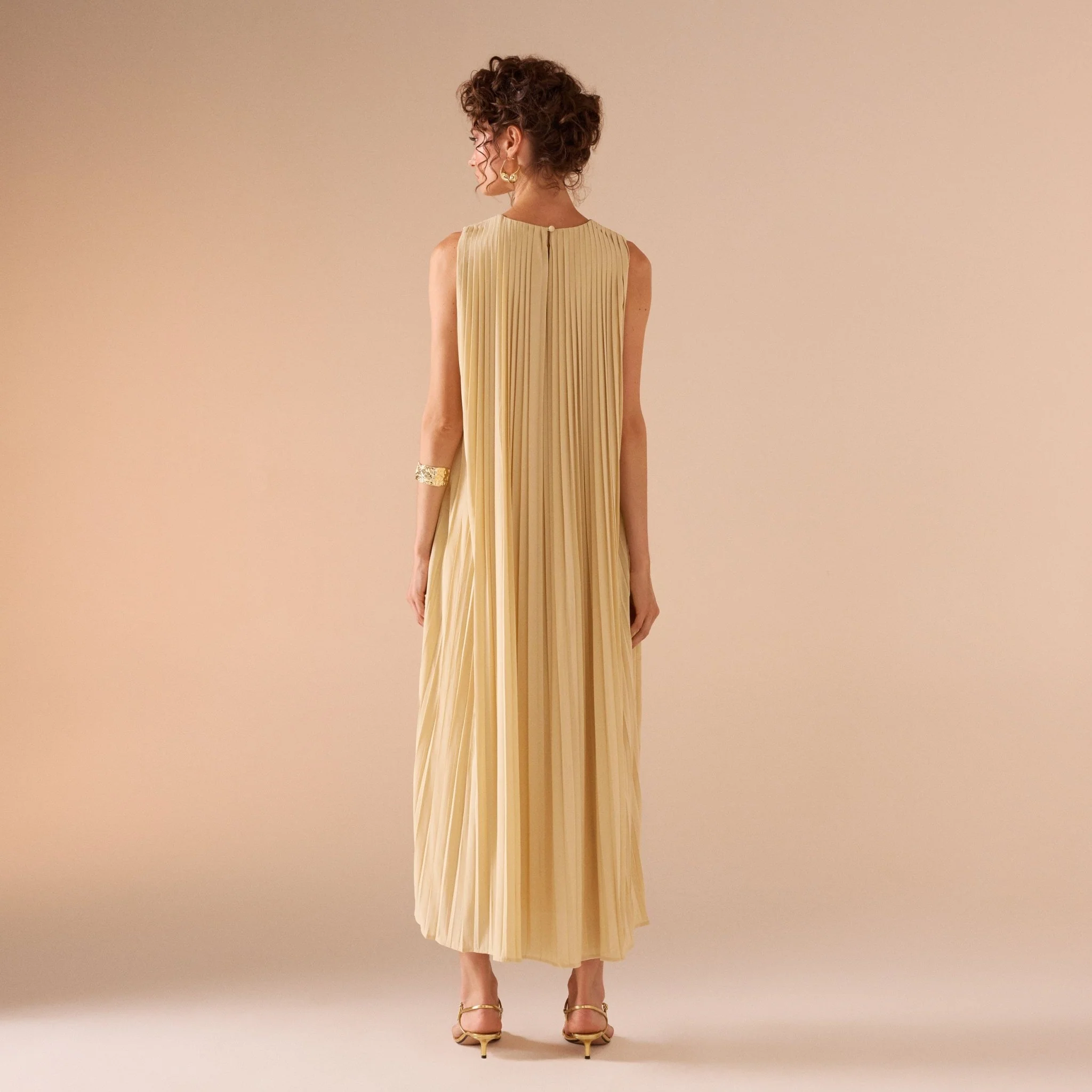 Sleeveless Crepe Pleated Dress - Image 6