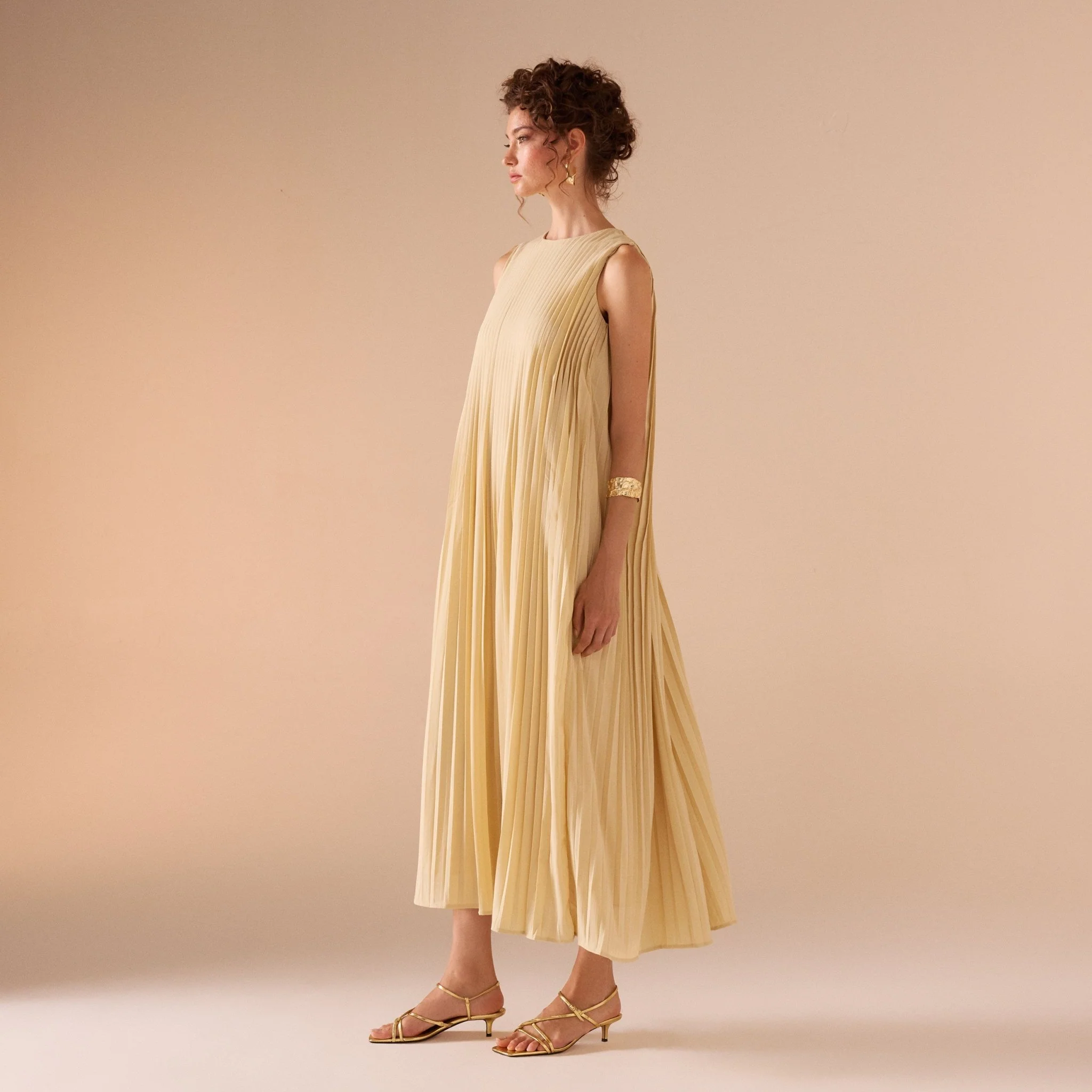 Sleeveless Crepe Pleated Dress - Image 7